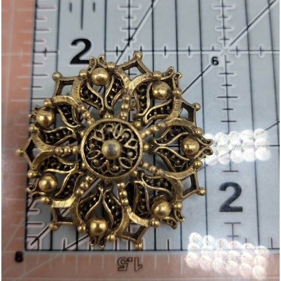 Hedy Snowflake Brooch Gold Tone Layered Open Metal Work Vintage Signed - Picture 4 of 16